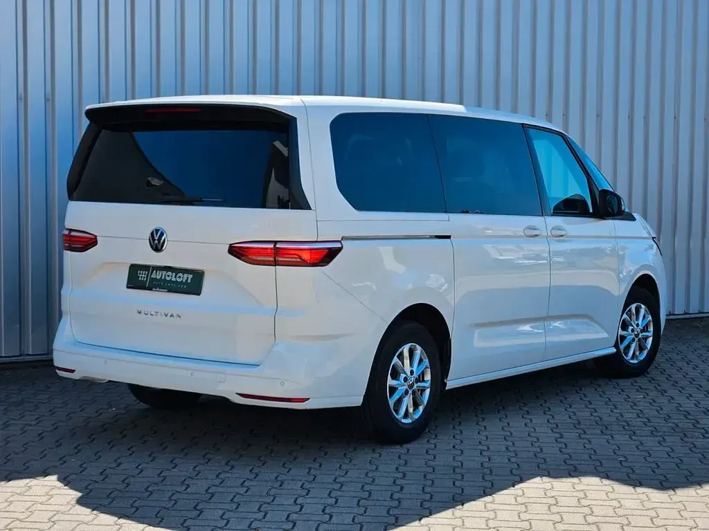 Gebraucht VW Multivan Life 150 PS (110 kW) 2023 Candyweiss Van / Kleinbus
