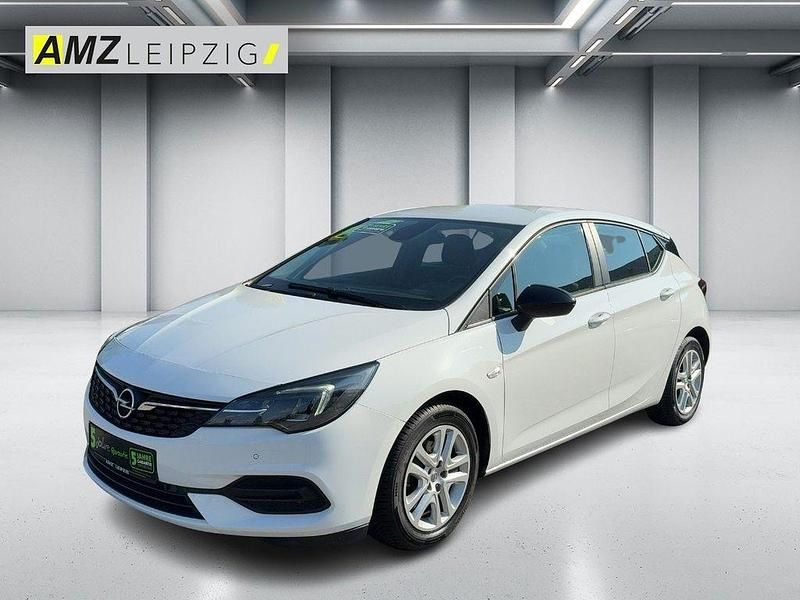 Schneeweiss/summitwhite/arctic Gebraucht 2021 Opel Astra Edition Limousine | 12.990 € (Guter Preis) - Bild 1/4