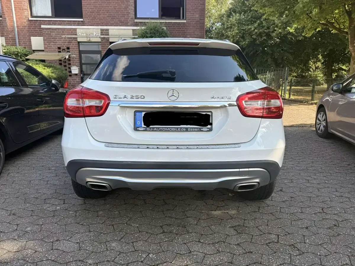 Gebraucht Mercedes GLA250 211 PS (155 kW) 2016 Weiß SUV