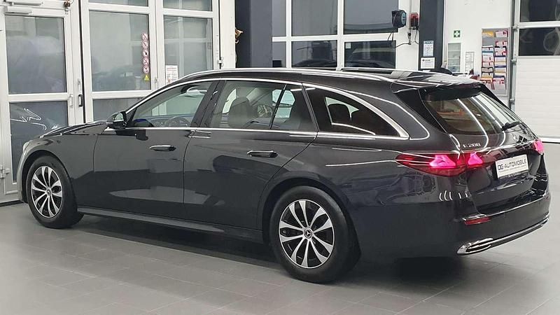 Gebraucht Mercedes E200 204 PS (150 kW) 2024 Grau Kombi