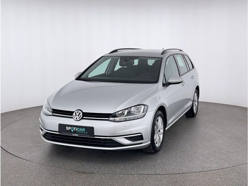Silber (metallic) Gebraucht 2020 VW Golf VIII Comfortline Kombi | 20.470 € (Guter Preis) - Bild 1/4