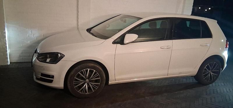 Gebraucht VW Golf VII 86 PS (63 kW) 2016 Weiß Kleinwagen