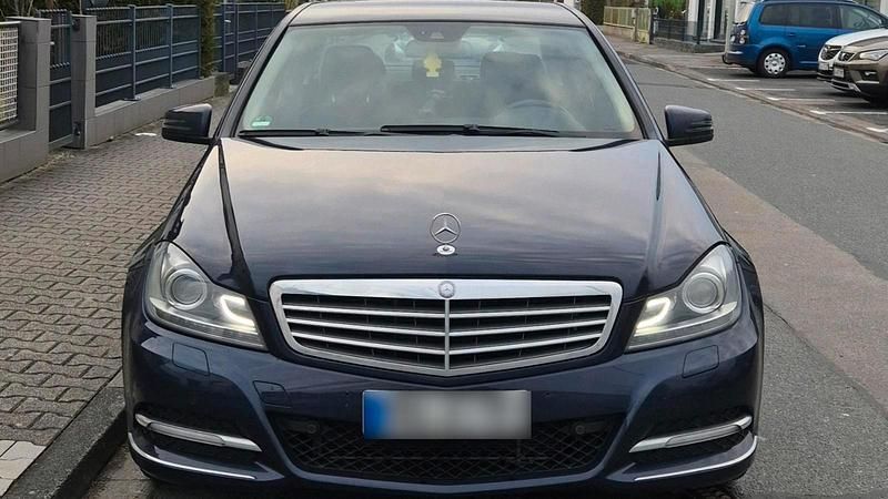 Gebraucht Mercedes C350 Elegance 306 PS (225 kW) 2011 Blau Limousine