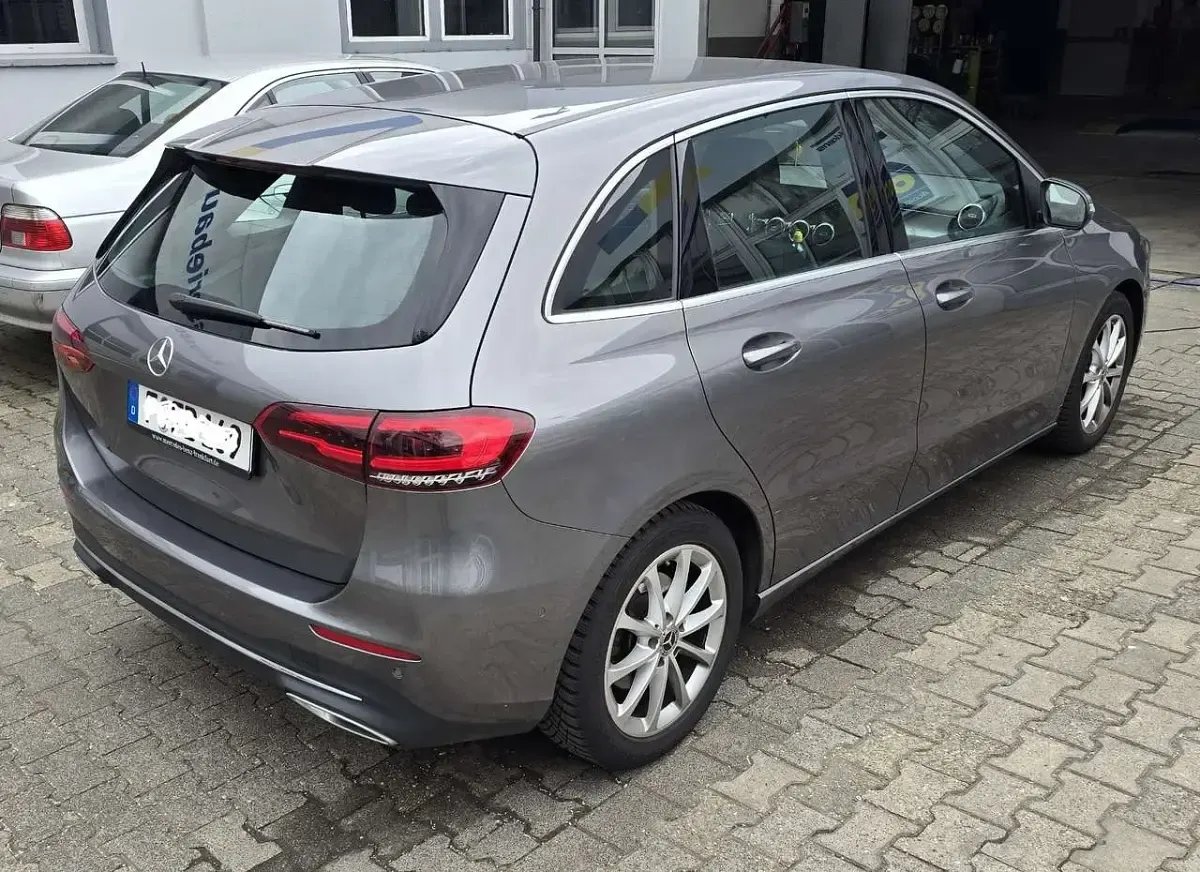 Gebraucht Mercedes B200 Progressive 163 PS (119 kW) 2021 Grau Kleinwagen