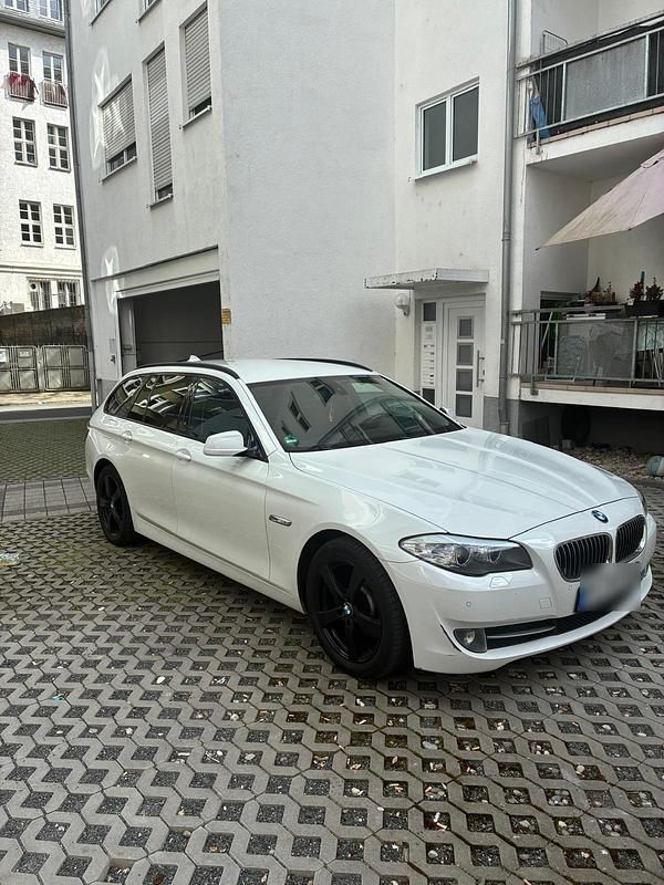 Gebraucht BMW 520 184 PS (135 kW) 2011 Weiß Kombi