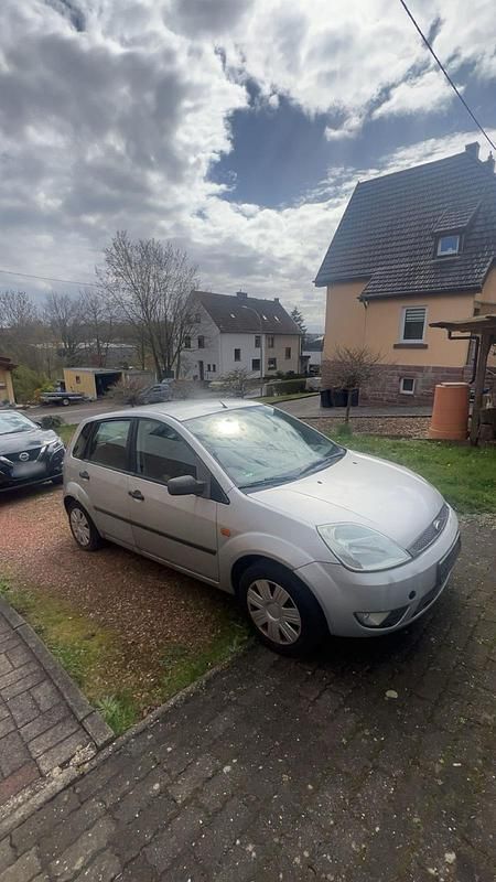 Gebraucht Ford Fiesta 80 PS (58 kW) 2003 Silber Kleinwagen