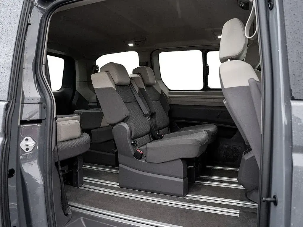 Używany VW Multivan Life 204 KM (150 kW) 2023 Szary Minivan