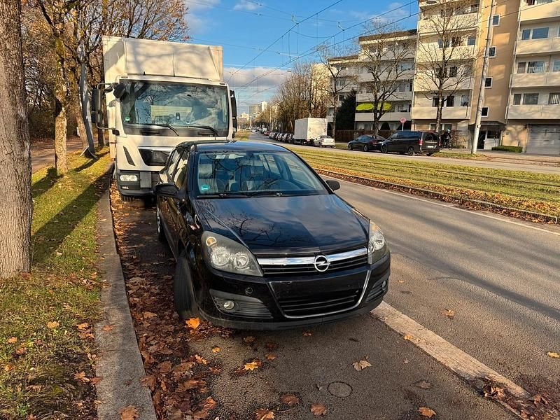 Schwarz Gebraucht 2004 Opel Astra Limousine | 700 € (Guter Preis) - Bild 1/4