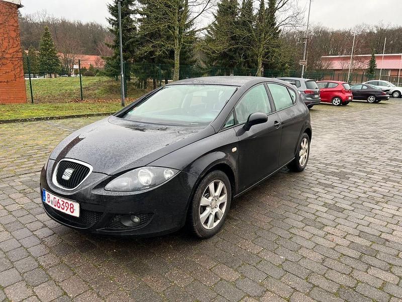Schwarz Gebraucht 2008 Seat Leon Stylance Limousine | 1.600 € (Fairer Preis) - Bild 1/4