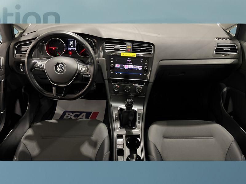 Gebraucht VW Golf VII 131 PS (96 kW) 2019 Silber Kleinwagen