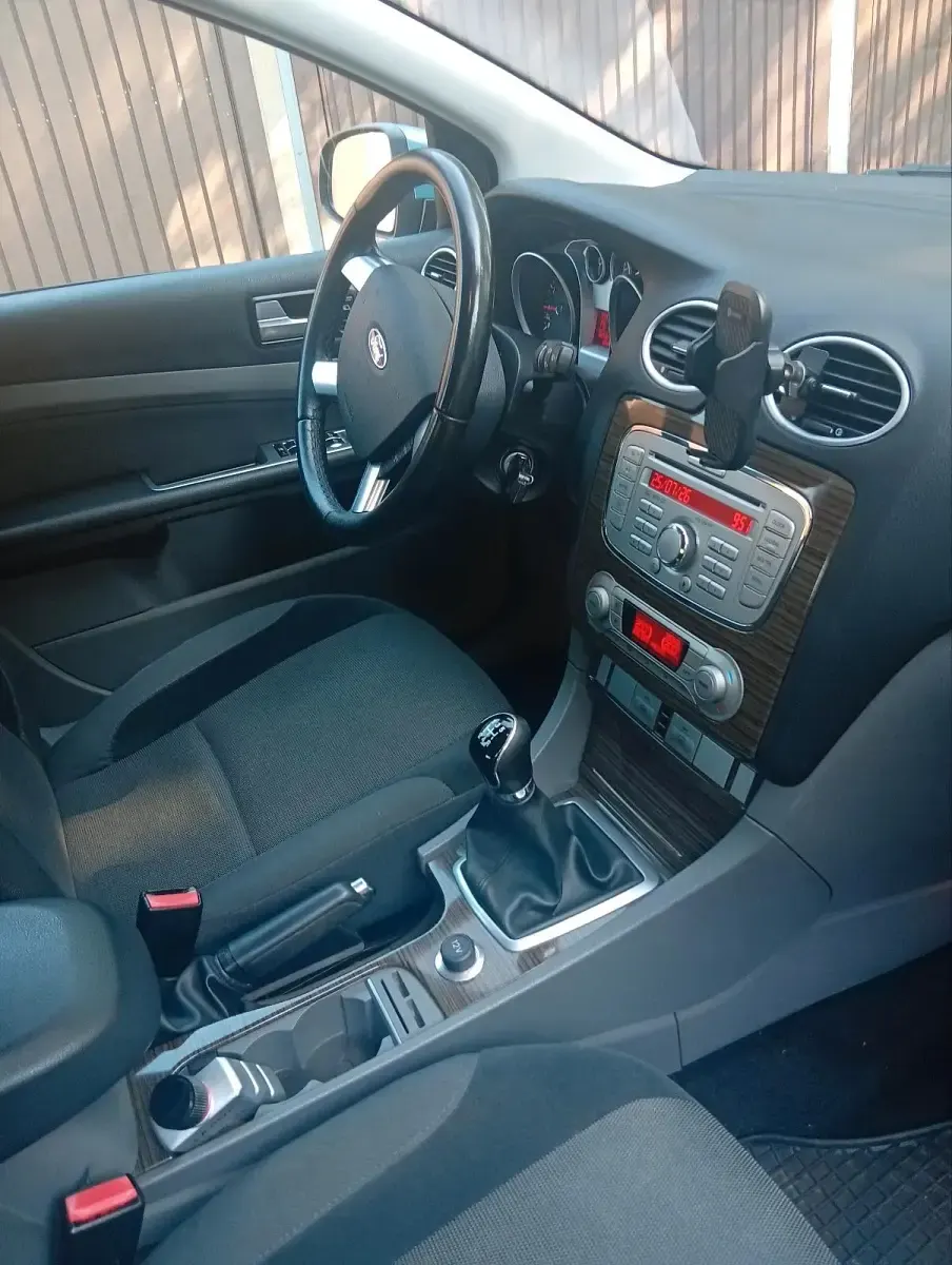 Gebraucht Ford Focus Ghia 116 PS (85 kW) 2009 Blau Limousine