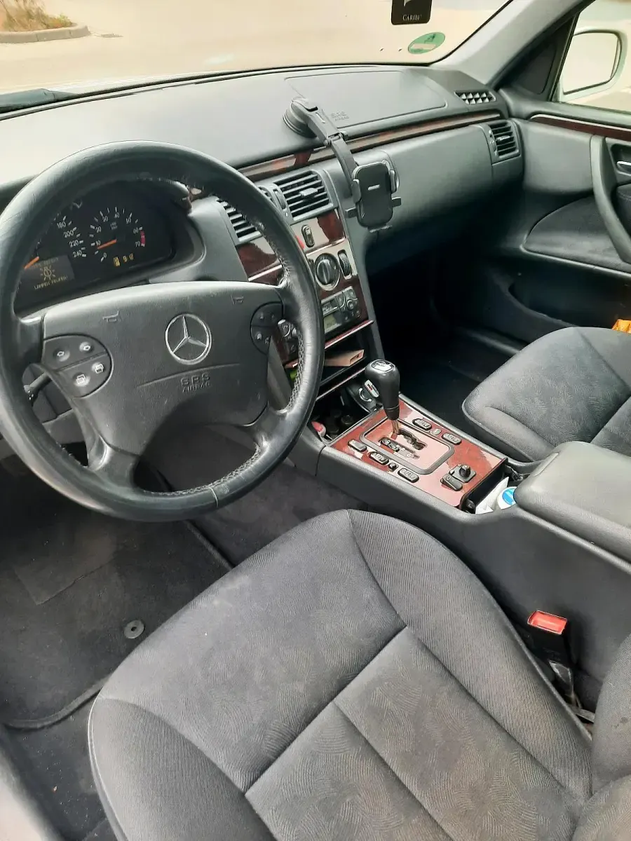 Gebraucht Mercedes E200 136 PS (100 kW) 1999 Grau Limousine