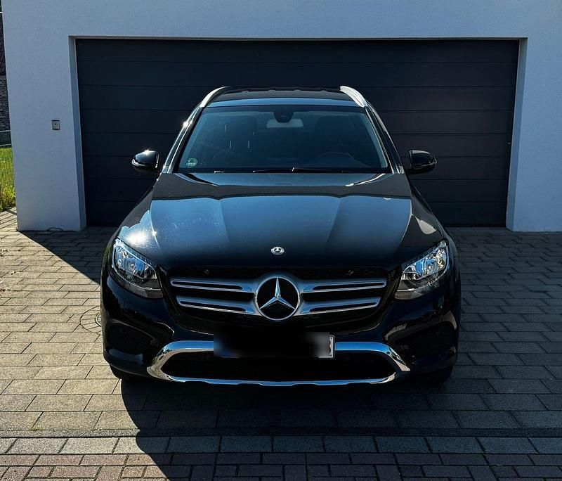Schwarz Gebraucht 2017 Mercedes GLC220 SUV | 22.900 € (Guter Preis) - Bild 1/4