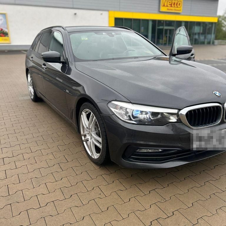 Schwarz Gebraucht 2017 BMW 530 Sport Line Kombi | 18.000 € (Fairer Preis) - Bild 1/4