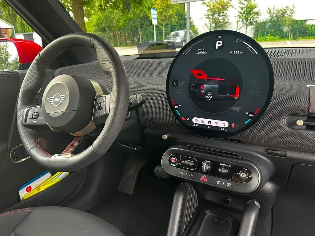 Gebraucht Mini Cooper SE 160 kW (218 PS) 2024 Schwarz Kleinwagen