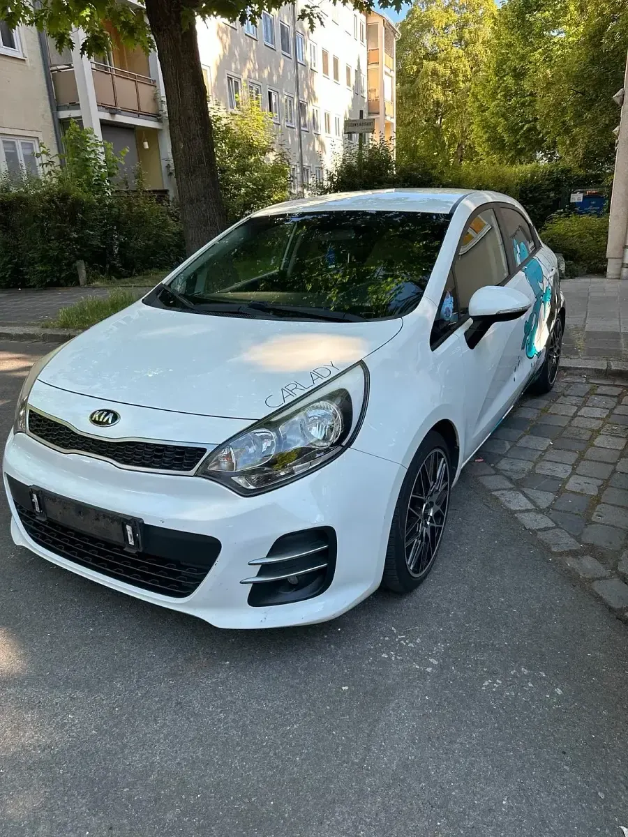 Używany Kia Rio 84 KM (61 kW) 2015 Biały Hatchback
