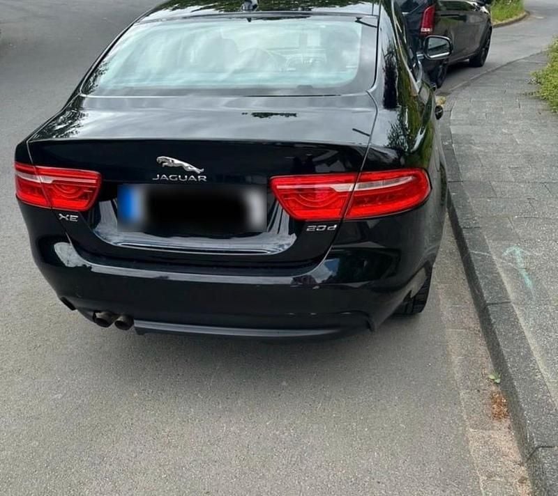 Gebraucht Jaguar XE 180 PS (132 kW) 2016 Schwarz Limousine