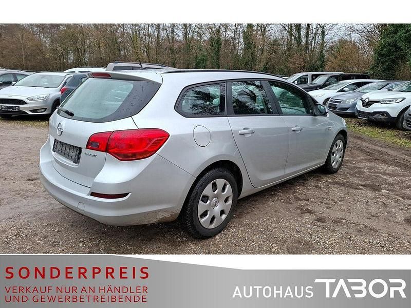 Gebraucht Opel Astra Selection 95 PS (69 kW) 2011 Argon silber/ice silver (m2) Kombi