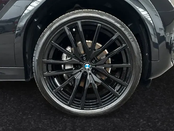 Gebraucht BMW X6 M Sport 352 PS (258 kW) 2025 Saphirschwarz metallic SUV