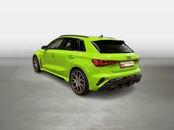 Używany Audi RS3 Ambiente 400 KM (294 kW) 2024 Zielony Sedan/Limuzyna