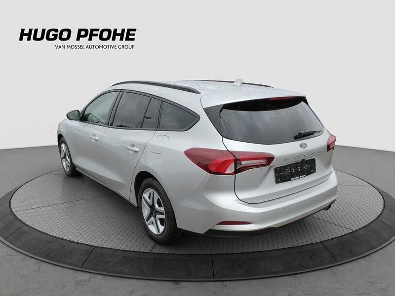 Gebraucht Ford Focus Cool & Connect 101 PS (74 kW) 2022 Moondust silver Kombi