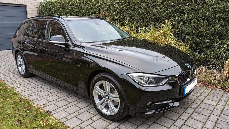Schwarz Gebraucht 2015 BMW 316 Sport Line Kombi | 8.700 € (Guter Preis) - Bild 1/3