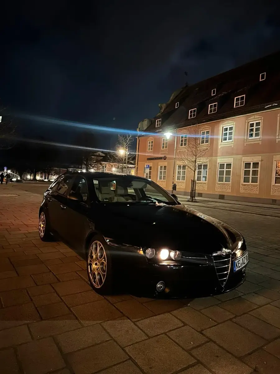 Käytetty Alfa Romeo 159 170 HP (125 kW) 2009 Musta Sedan