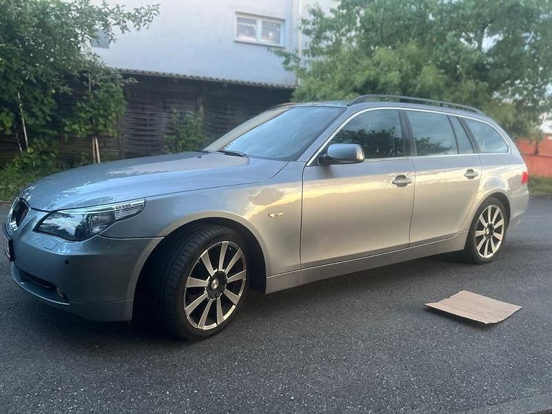 Grau Gebraucht 2004 BMW 530 Performance Kombi | 5.350 € (Fairer Preis) - Bild 1/4