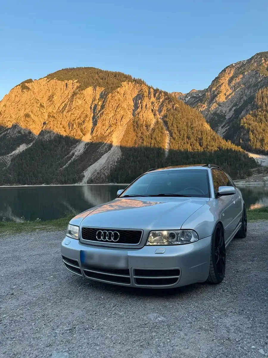 Używany Audi S4 450 KM (330 kW) 2000 Srebrny Kombi