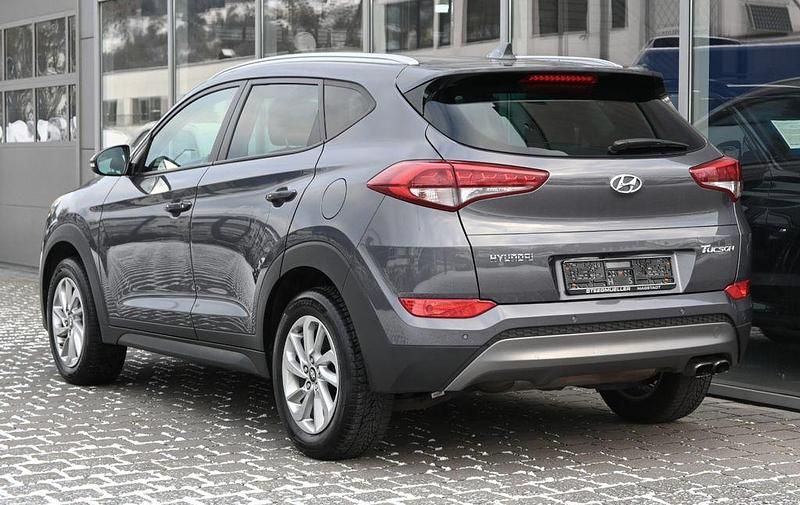 Gebraucht Hyundai Tucson Intro Edition 177 PS (130 kW) 2015 Thunder grey metallic SUV