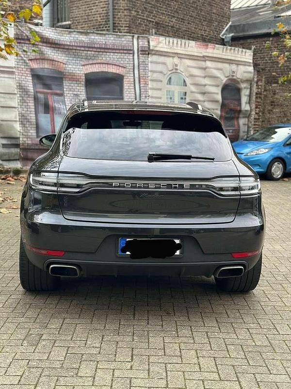Gebraucht Porsche Macan Basis 245 PS (180 kW) 2021 Grau SUV