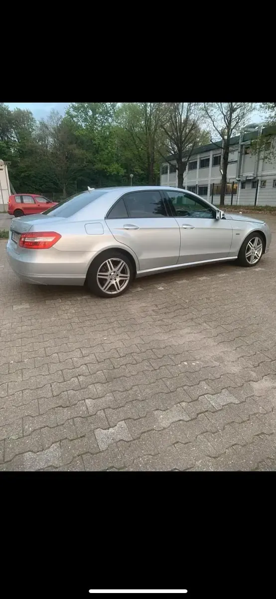 Gebraucht Mercedes E220 170 PS (125 kW) 2009 Silber Limousine