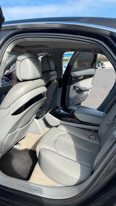 Second-hand Audi A8 2010 Maro Berlinǎ