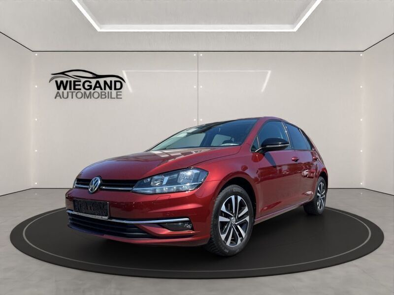 Rot Gebraucht 2019 VW Golf VII IQ Drive Limousine | 17.350 € (Superpreis) - Bild 1/4