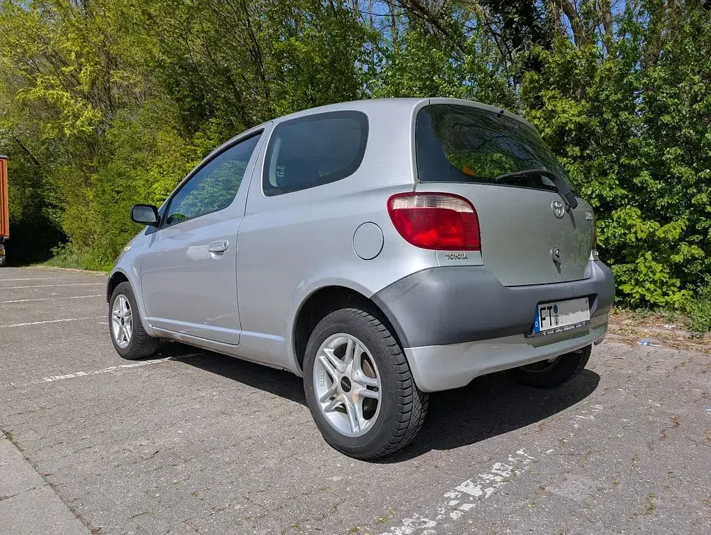 Gebraucht Toyota Yaris 68 PS (50 kW) 2002 Silber Limousine