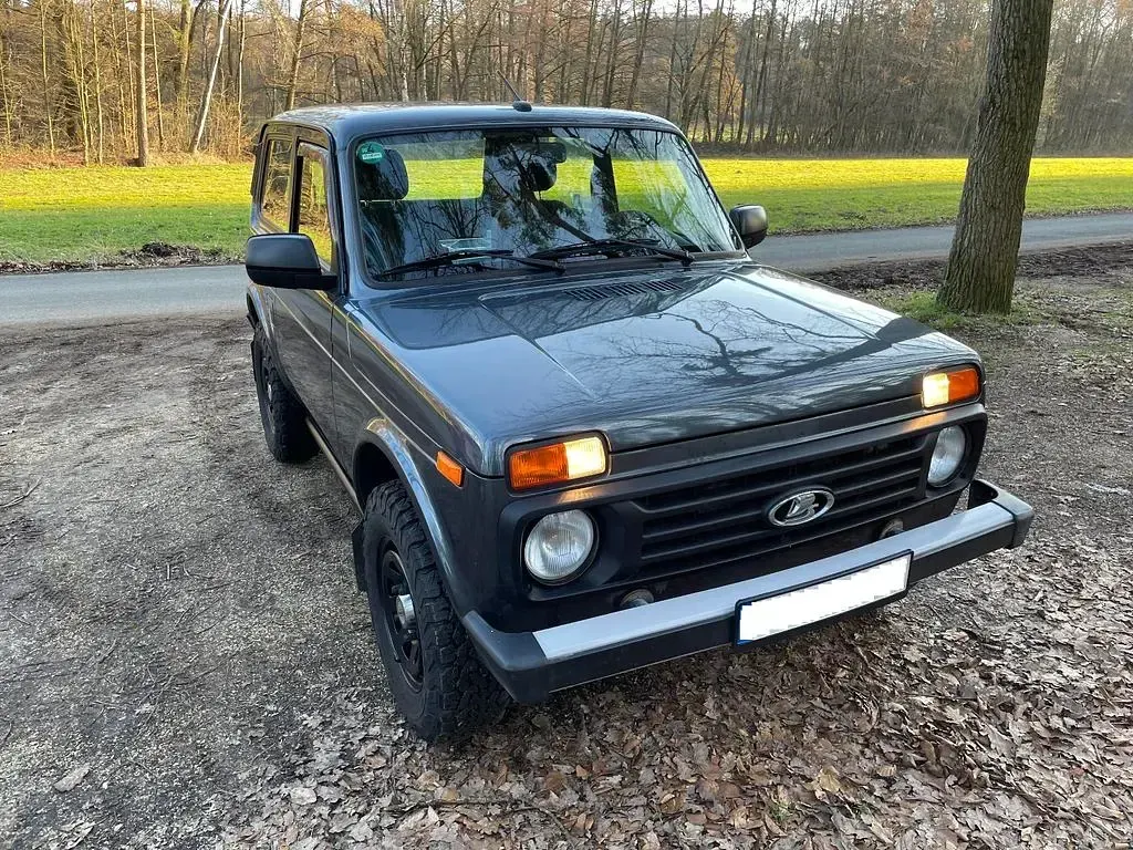 Gebraucht Lada niva 83 PS (61 kW) 2021 Grau SUV