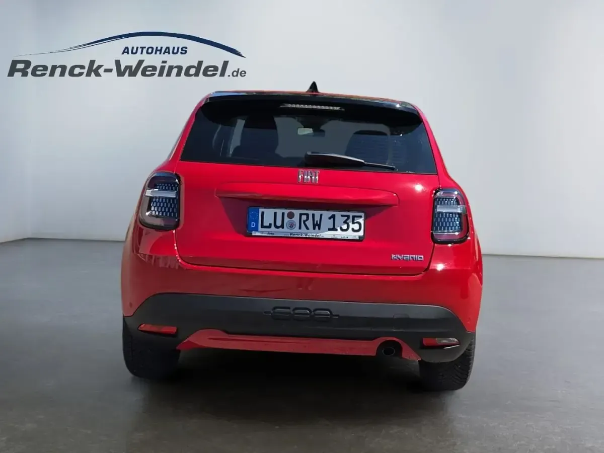 Gebraucht Fiat 600 101 PS (74 kW) 2025 Rot SUV