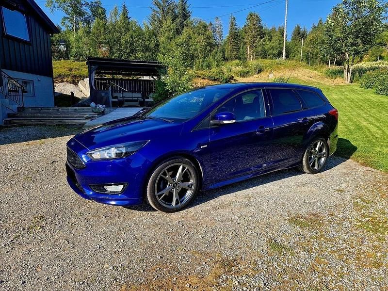 Gebraucht Ford Focus ST-Line 125 PS (91 kW) 2016 Blau Kombi
