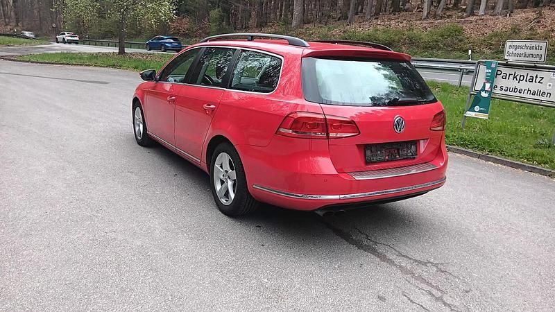 Gebraucht VW Passat Comfortline 160 PS (117 kW) 2011 Rot Kombi