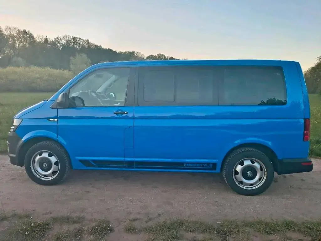 Gebraucht VW Multivan Freestyle 114 PS (83 kW) 2017 Blau Van / Kleinbus