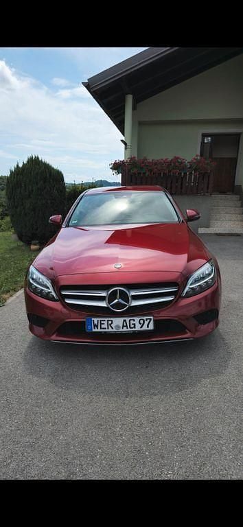 Rot Gebraucht 2018 Mercedes 220 Limousine | 20.000 € (Superpreis) - Bild 1/4