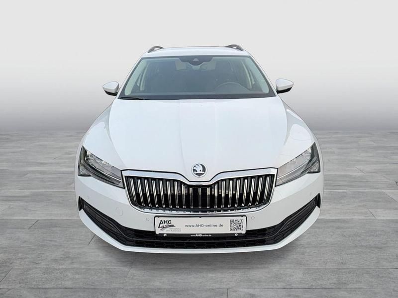 Gebraucht Skoda Superb Ambition 150 PS (110 kW) 2022 Moonweiß perleffekt Kombi