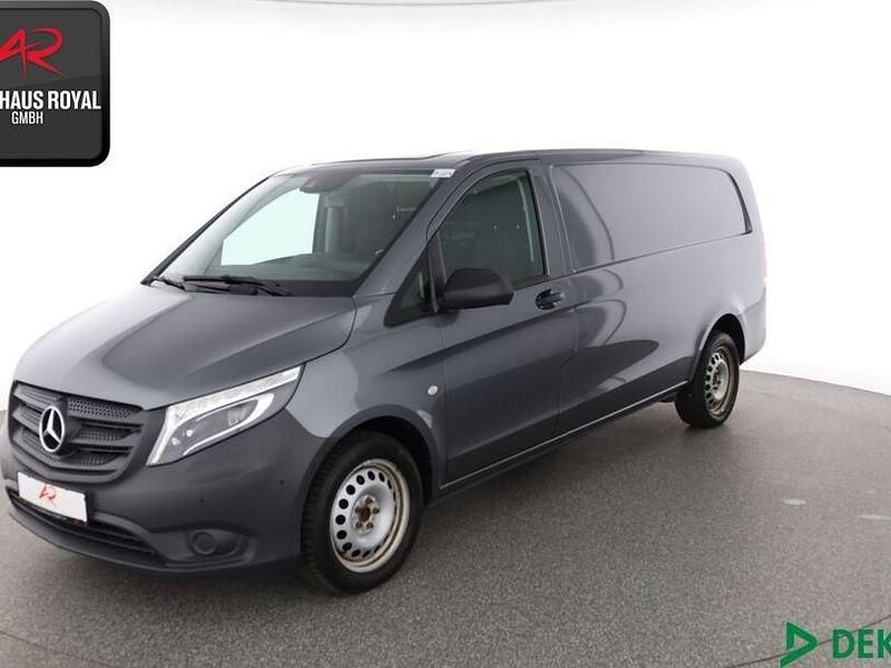 Grau Gebraucht 2019 Mercedes Vito Van / Kleinbus | 24.880 € (Guter Preis) - Bild 1/4