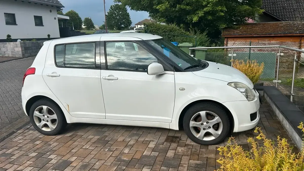 Gebraucht Suzuki Swift 92 PS (67 kW) 2009 Weiß Kleinwagen