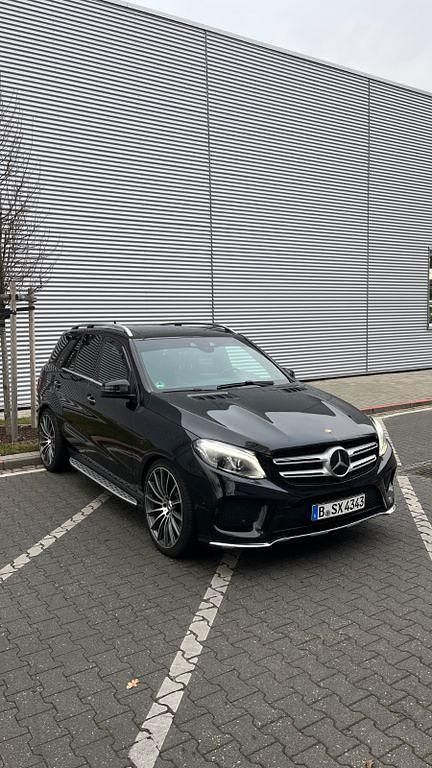 Schwarz Gebraucht 2019 Mercedes GLE500 AMG SUV | 41.900 € (Etwas zu teuer) - Bild 1/4