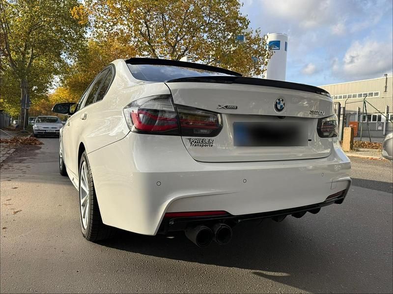 Gebraucht BMW 320 180 PS (132 kW) 2018 Weiß Limousine