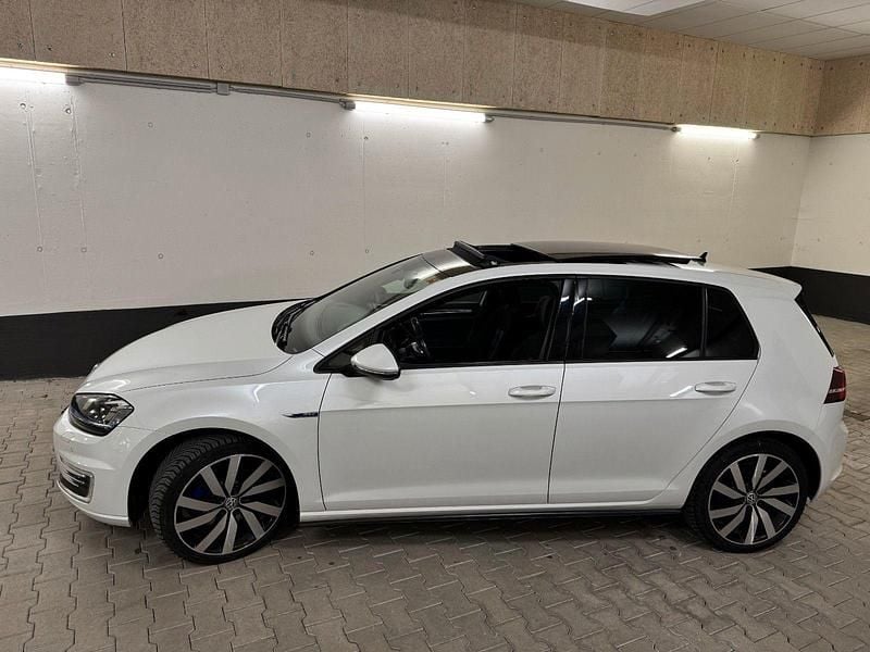 Gebraucht VW Golf VII GTE 204 PS (150 kW) 2015 Weiß Kleinwagen