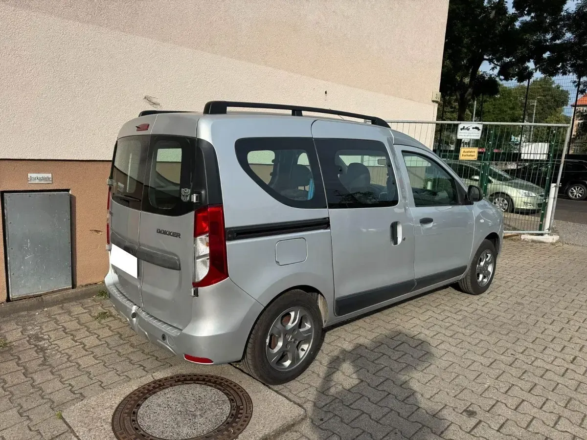 Gebraucht Dacia Dokker Celebration 116 PS (85 kW) 2016 Silber Van / Kleinbus