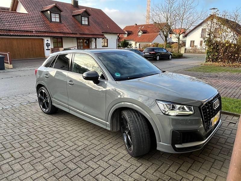 Grau Gebraucht 2019 Audi SQ2 Ambiente SUV | 33.900 € (Fairer Preis) - Bild 1/4
