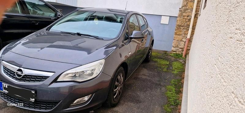 Gebraucht Opel Astra 80 PS (58 kW) 2011 Grau Kleinwagen